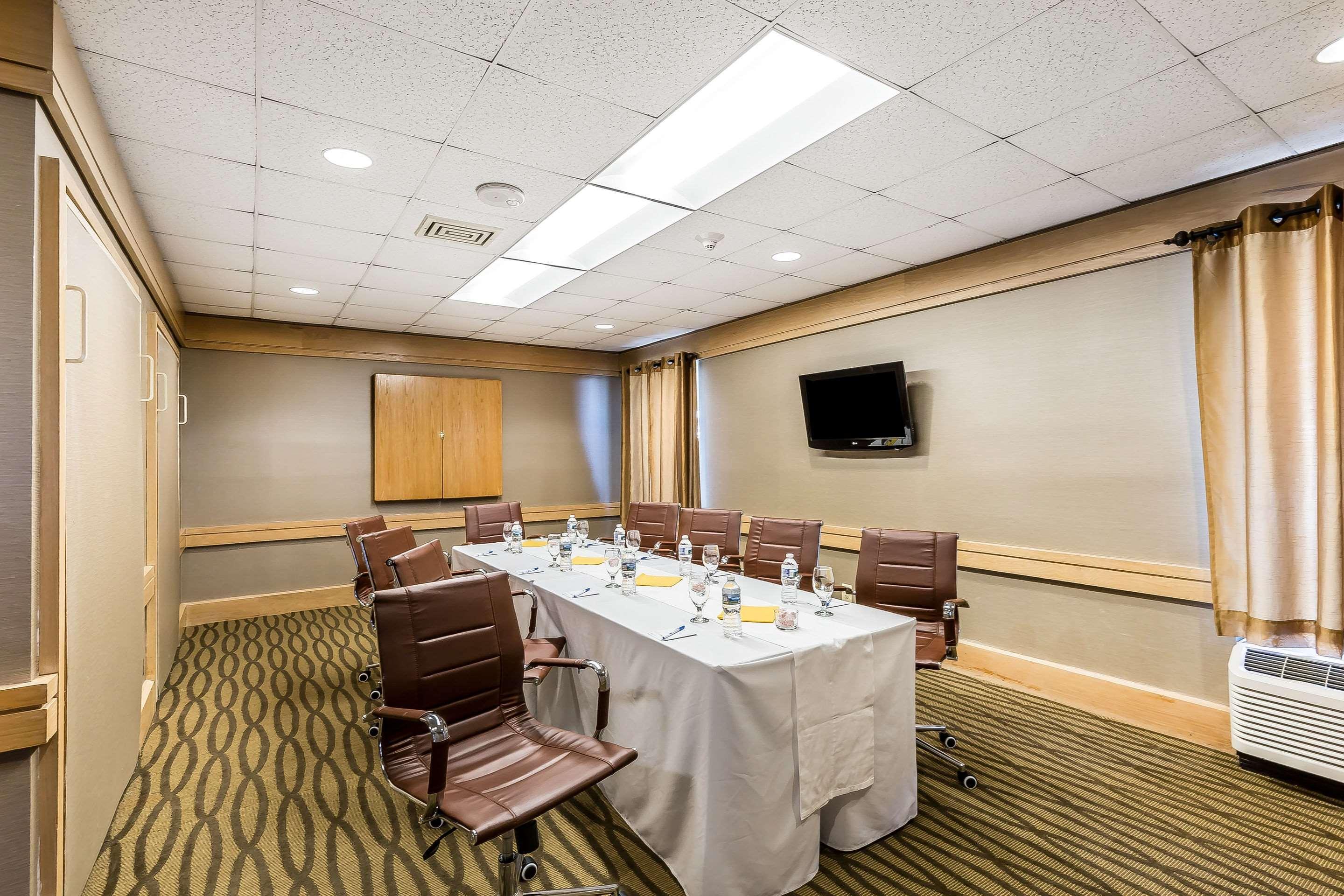 Comfort Shady Grove - - Rockville Inn 3*