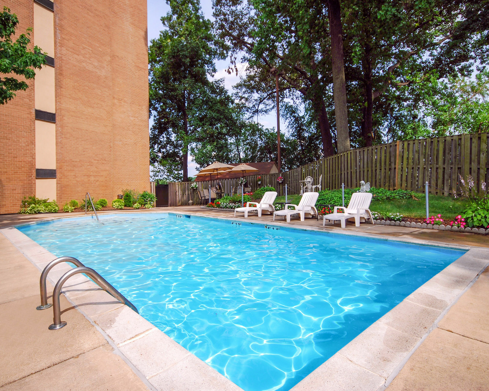 Comfort Shady Grove - - Rockville Inn 3*